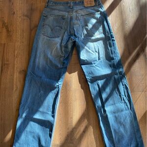 Levi's Men's Straight loose Jeans in Medium Blue Wash